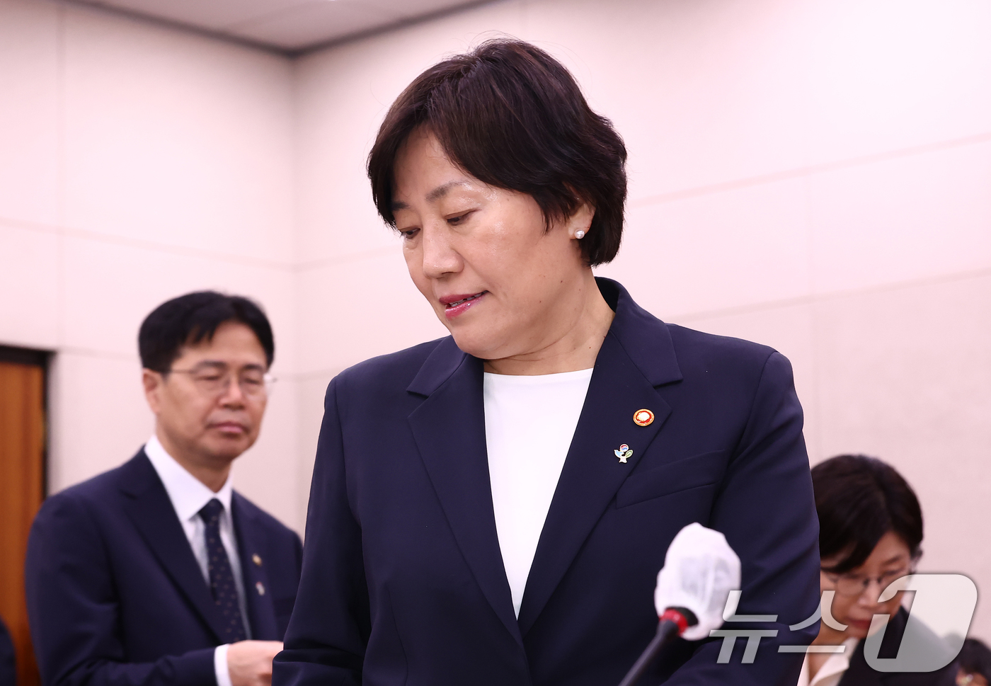 (서울=뉴스1) 김민지 기자 = 송미령 농림축산식품부 장관이 25일 오후 서울 여의도 국회에서 열린 농림축산식품해양수산위원회 전체회의에 출석하고 있다. 2025.6.25/뉴스1