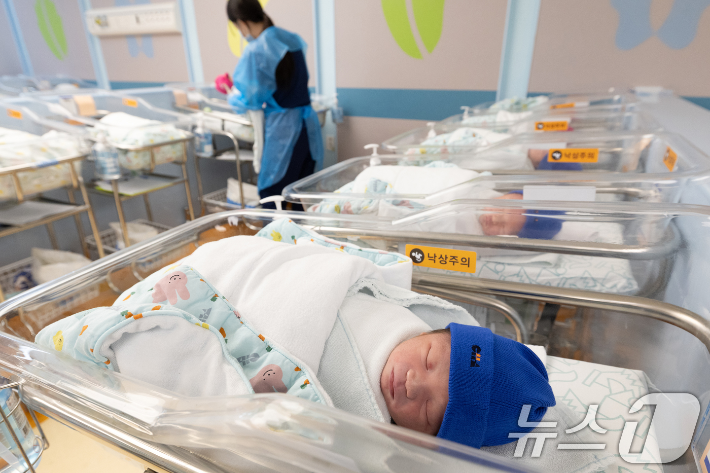 (고양=뉴스1) 이승배 기자 = 통계청이 25일 발표한 '2025년 4월 인구동향'에 따르면 4월 출생아 수가 2만 717명으로 지난해 4월보다 8.7% 늘며 34년 만에 가장 큰 …
