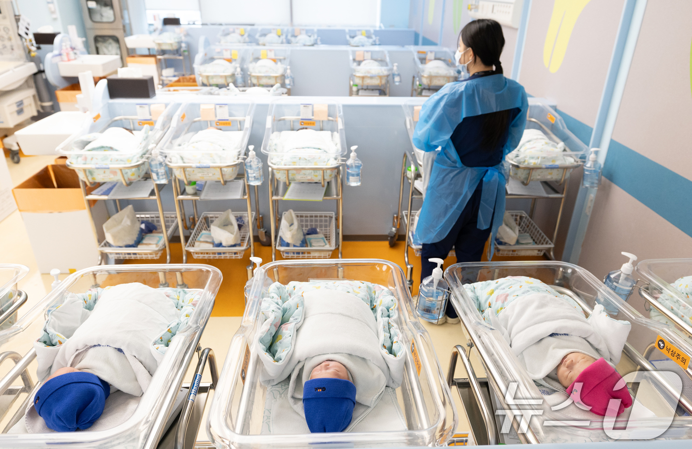 (고양=뉴스1) 이승배 기자 = 통계청이 25일 발표한 '2025년 4월 인구동향'에 따르면 4월 출생아 수가 2만 717명으로 지난해 4월보다 8.7% 늘며 34년 만에 가장 큰 …