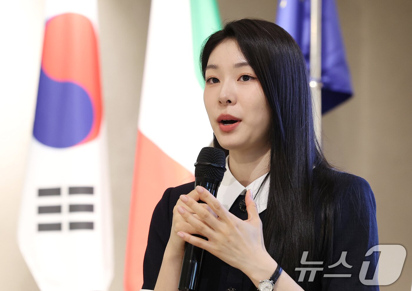 본문 이미지 - 전 피겨스케이팅 선수 김연아가 25일 서울 강남구 신사동 하이스트리트 이탈리아에서 열린 2026 밀라노 코르티나 동계 올림픽 공식 설명회에서 발언하고 있다. 2025.6.25/뉴스1 ⓒ News1 김성진 기자