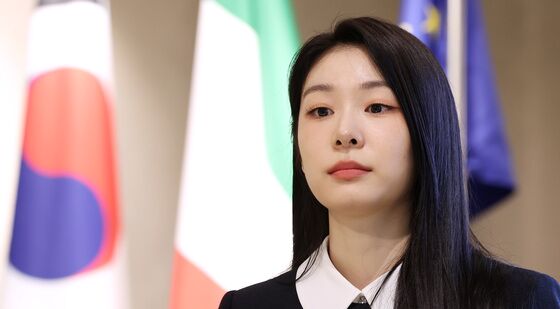 생각에 잠긴 '피겨여왕' 김연아