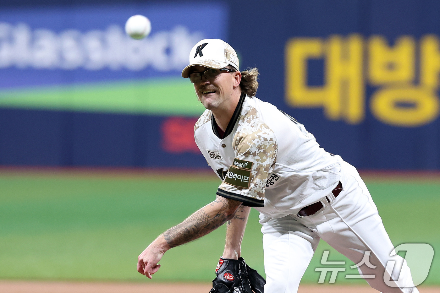 (서울=뉴스1) 이동해 기자 = 25일 오후 서울 구로구 고척스카이돔에서 열린 프로야구 '2025 신한 SOL뱅크 KBO 리그' KIA와 키움의 경기, 1회초 키움 선발투수 웰스가 …