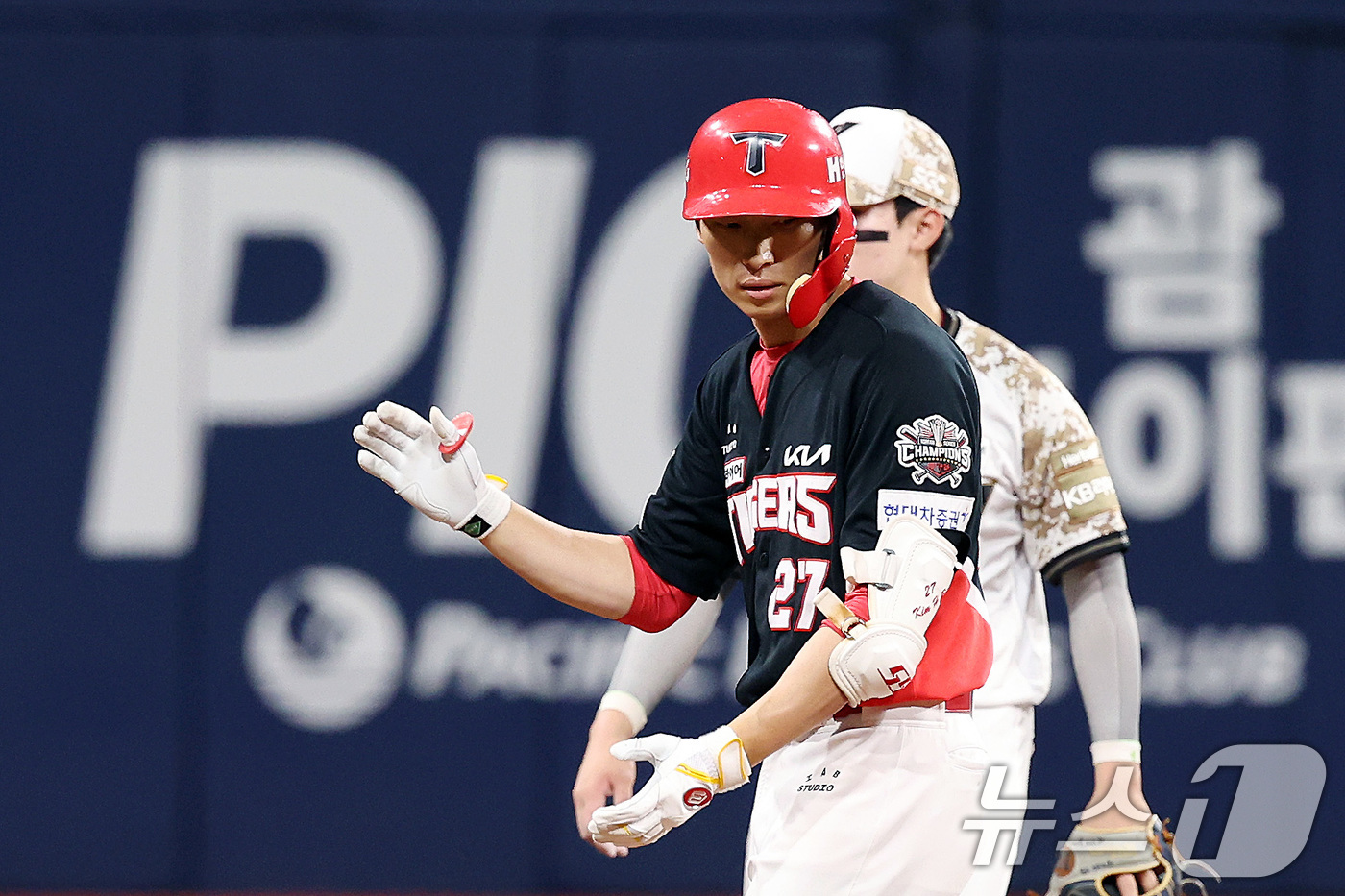 (서울=뉴스1) 이동해 기자 = 25일 오후 서울 구로구 고척스카이돔에서 열린 프로야구 '2025 신한 SOL뱅크 KBO 리그' KIA와 키움의 경기, 4회초 1사 2,3루 KIA …