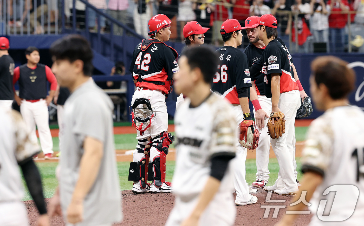 (서울=뉴스1) 이동해 기자 = 25일 오후 서울 구로구 고척스카이돔에서 열린 프로야구 '2025 신한 SOL뱅크 KBO 리그' KIA와 키움의 경기에서 6대3 승리를 거둔 KIA …
