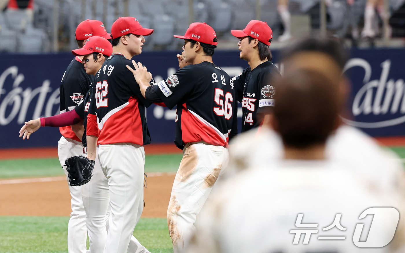 (서울=뉴스1) 이동해 기자 = 25일 오후 서울 구로구 고척스카이돔에서 열린 프로야구 '2025 신한 SOL뱅크 KBO 리그' KIA와 키움의 경기에서 6대3 승리를 거둔 KIA …