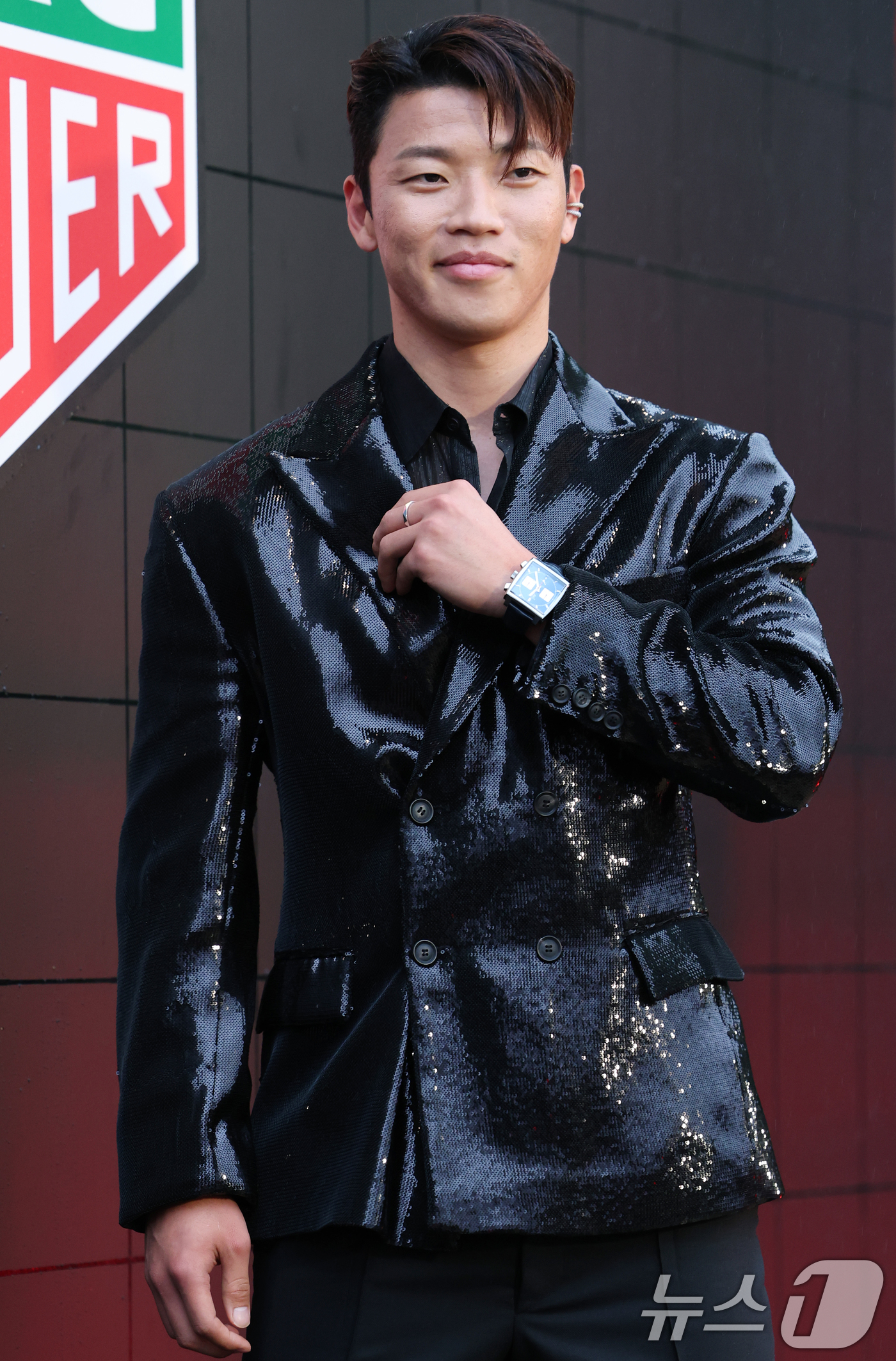 (서울=뉴스1) 권현진 기자 = 축구 국가대표 황희찬이 25일 서울 오후 마포구 문화비축기지에서 열린 ‘태그호이어 갈라 디너 이벤트’에 참석해 포즈를 취하고 있다. 2025.6.2 …