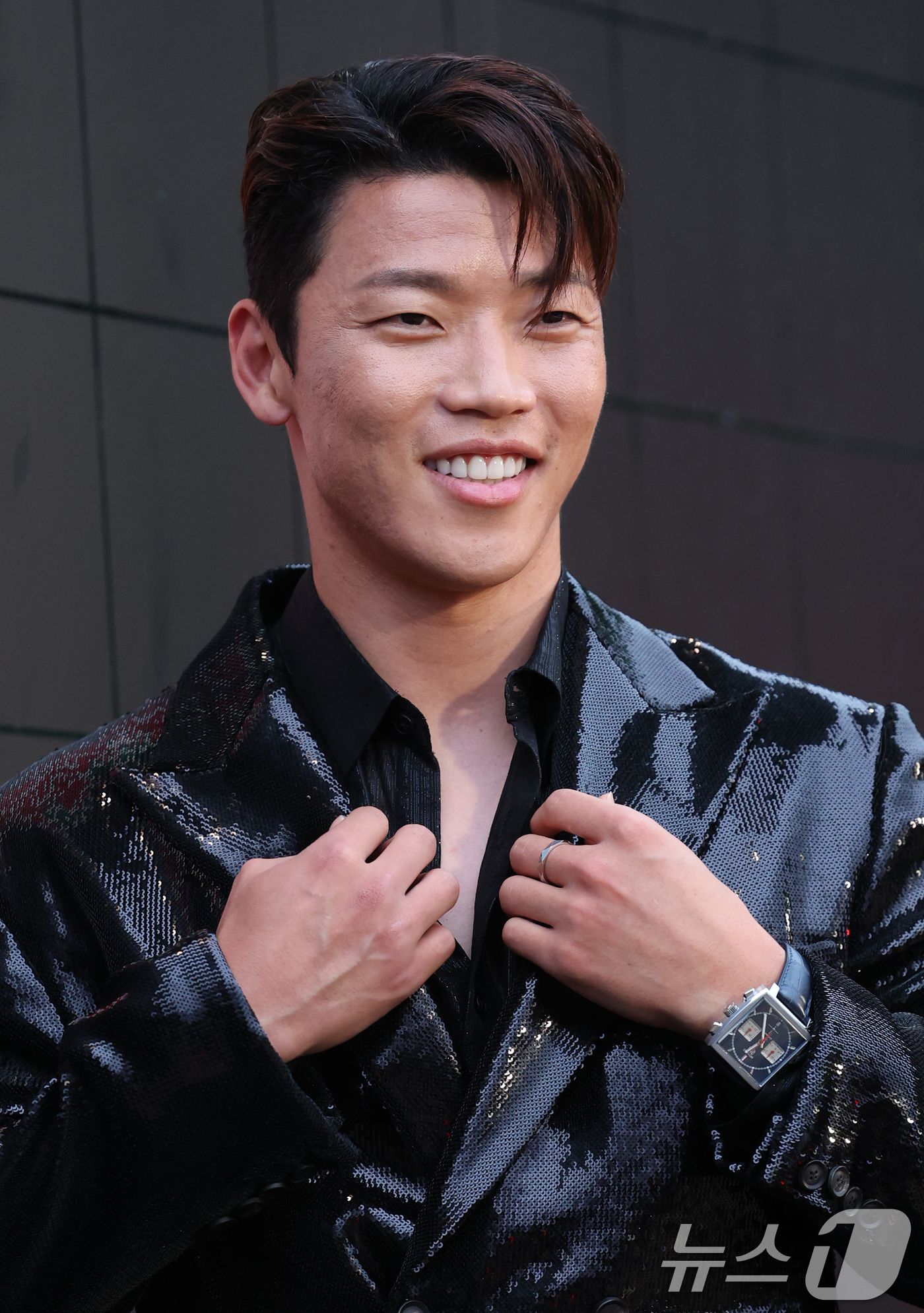 (서울=뉴스1) 권현진 기자 = 축구 국가대표 황희찬이 25일 서울 오후 마포구 문화비축기지에서 열린 ‘태그호이어 갈라 디너 이벤트’에 참석해 포즈를 취하고 있다. 2025.6.2 …