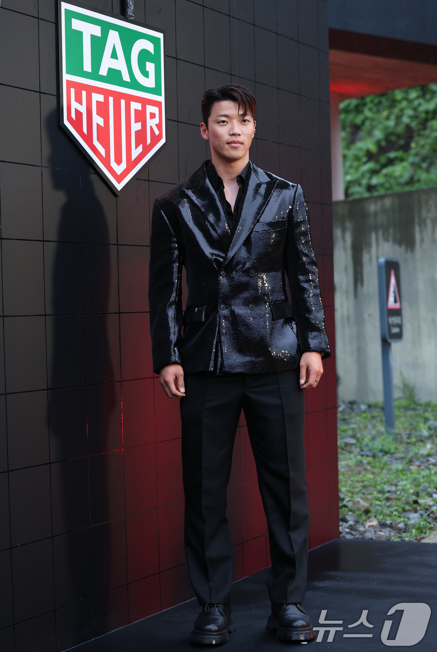 (서울=뉴스1) 권현진 기자 = 축구 국가대표 황희찬이 25일 서울 오후 마포구 문화비축기지에서 열린 ‘태그호이어 갈라 디너 이벤트’에 참석해 포즈를 취하고 있다. 2025.6.2 …