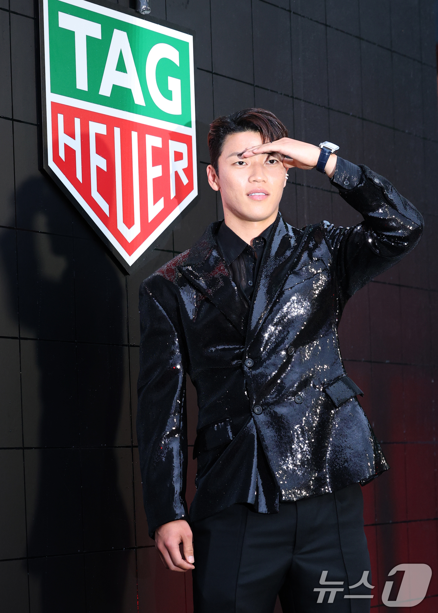 (서울=뉴스1) 권현진 기자 = 축구 국가대표 황희찬이 25일 서울 오후 마포구 문화비축기지에서 열린 ‘태그호이어 갈라 디너 이벤트’에 참석해 포즈를 취하고 있다. 2025.6.2 …