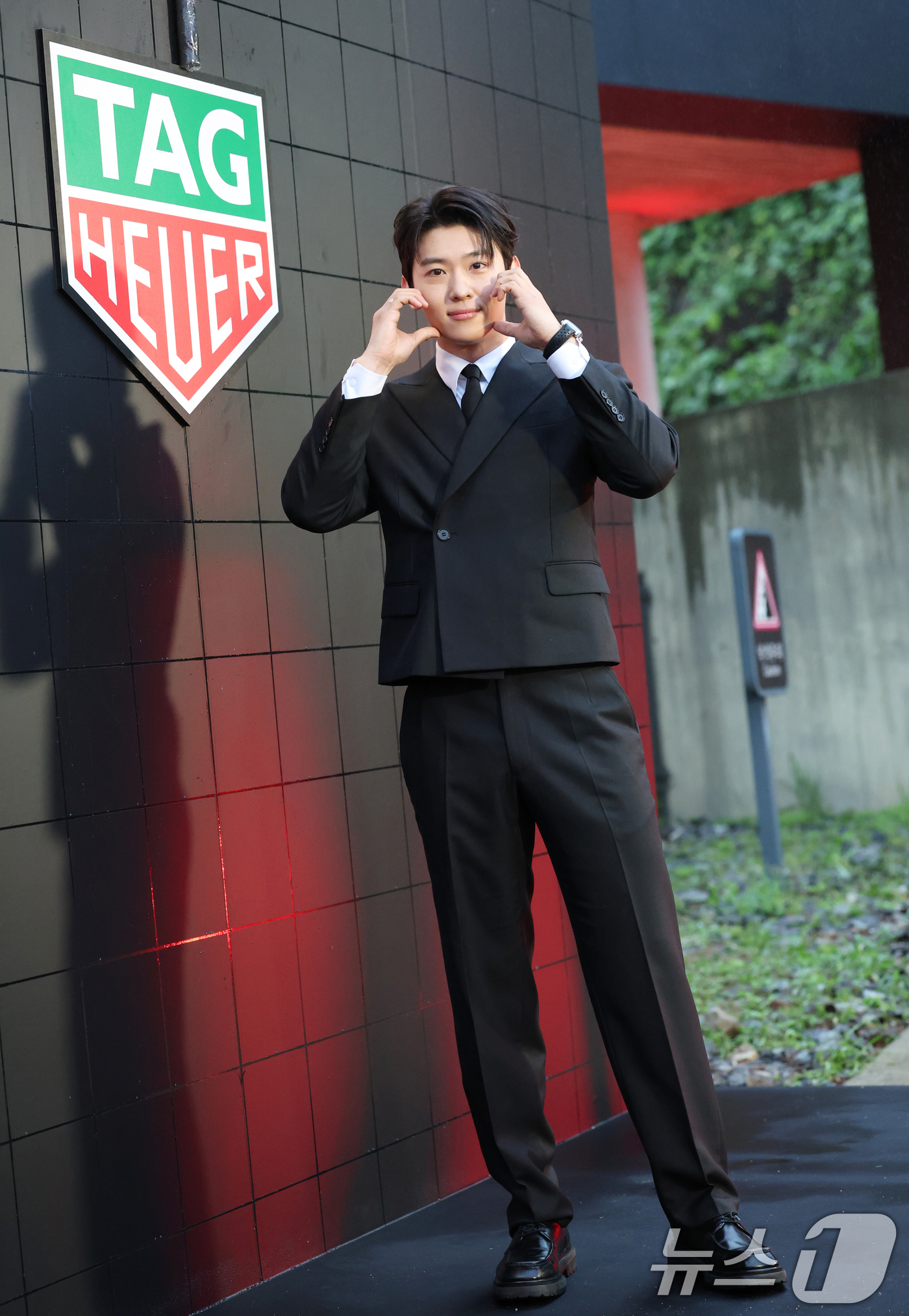 (서울=뉴스1) 권현진 기자 = 방송인 덱스가 25일 서울 오후 마포구 문화비축기지에서 열린 ‘태그호이어 갈라 디너 이벤트’에 참석해 포즈를 취하고 있다. 2025.6.25/뉴스1 …