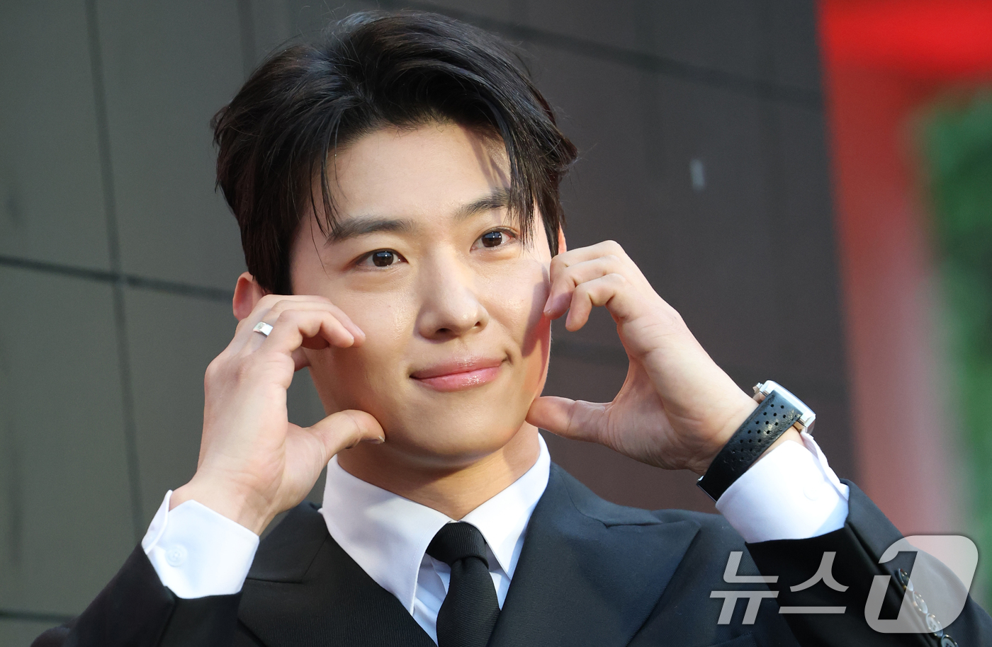 (서울=뉴스1) 권현진 기자 = 방송인 덱스가 25일 서울 오후 마포구 문화비축기지에서 열린 ‘태그호이어 갈라 디너 이벤트’에 참석해 포즈를 취하고 있다. 2025.6.25/뉴스1 …