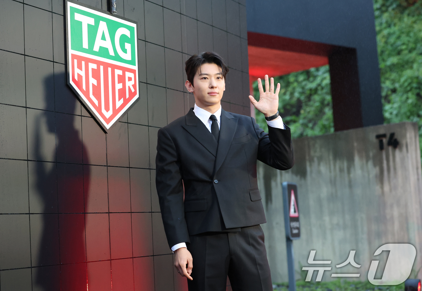 (서울=뉴스1) 권현진 기자 = 방송인 덱스가 25일 서울 오후 마포구 문화비축기지에서 열린 ‘태그호이어 갈라 디너 이벤트’에 참석해 포즈를 취하고 있다. 2025.6.25/뉴스1 …
