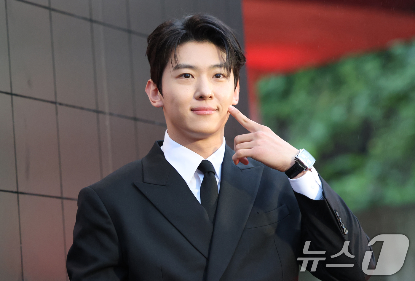 (서울=뉴스1) 권현진 기자 = 방송인 덱스가 25일 서울 오후 마포구 문화비축기지에서 열린 ‘태그호이어 갈라 디너 이벤트’에 참석해 포즈를 취하고 있다. 2025.6.25/뉴스1 …