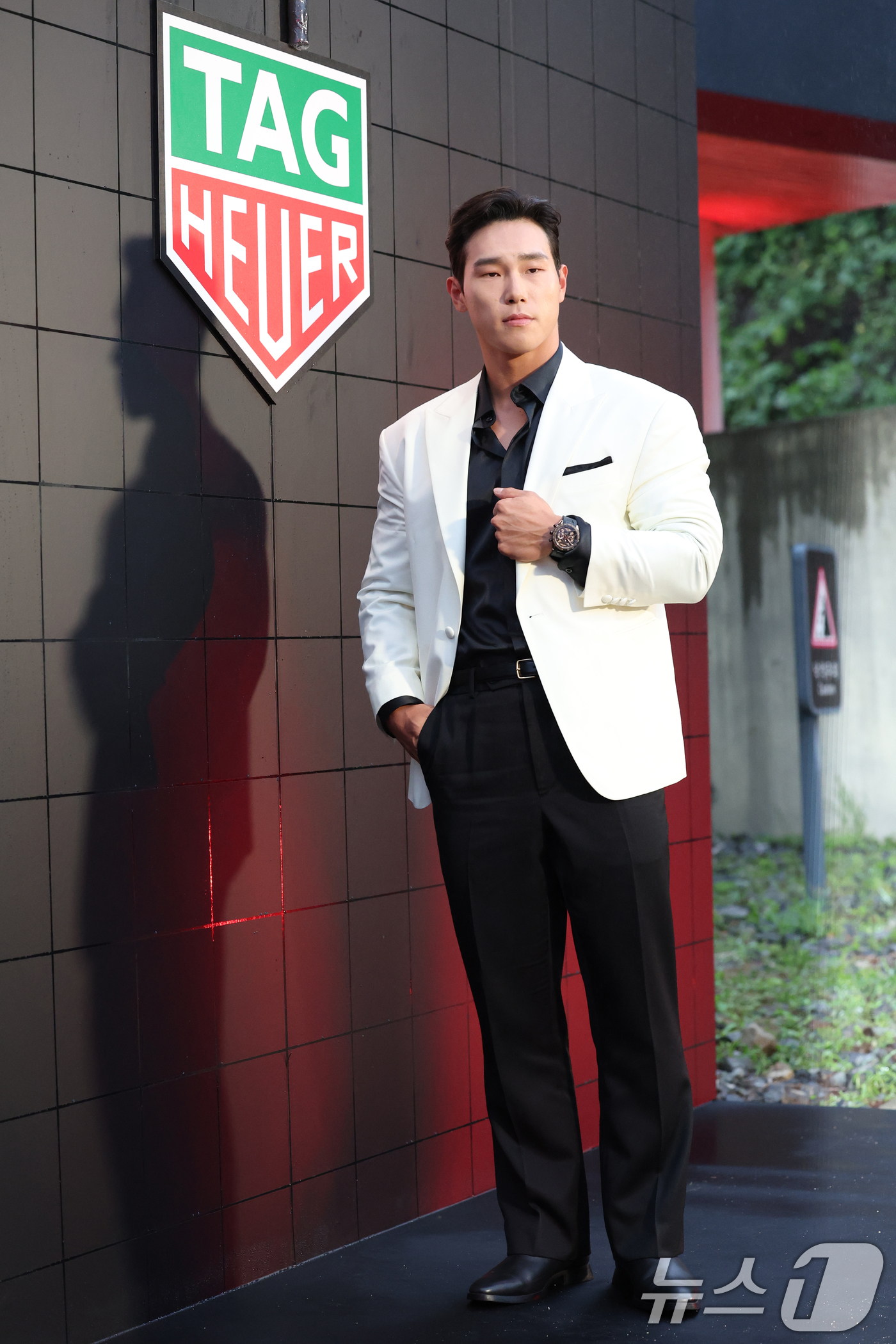 (서울=뉴스1) 권현진 기자 = 전 스켈레톤 국가대표 윤성빈이 25일 서울 오후 마포구 문화비축기지에서 열린 ‘태그호이어 갈라 디너 이벤트’에 참석해 포즈를 취하고 있다. 2025 …