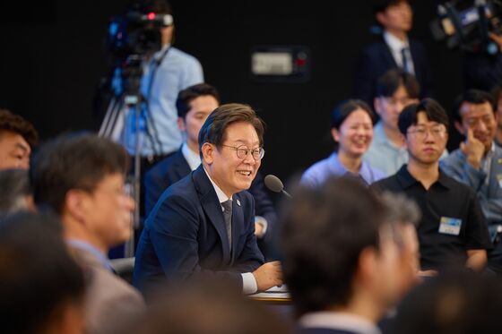 이 대통령 지시 '광주 군 공항 이전 6자 협의체' 시동