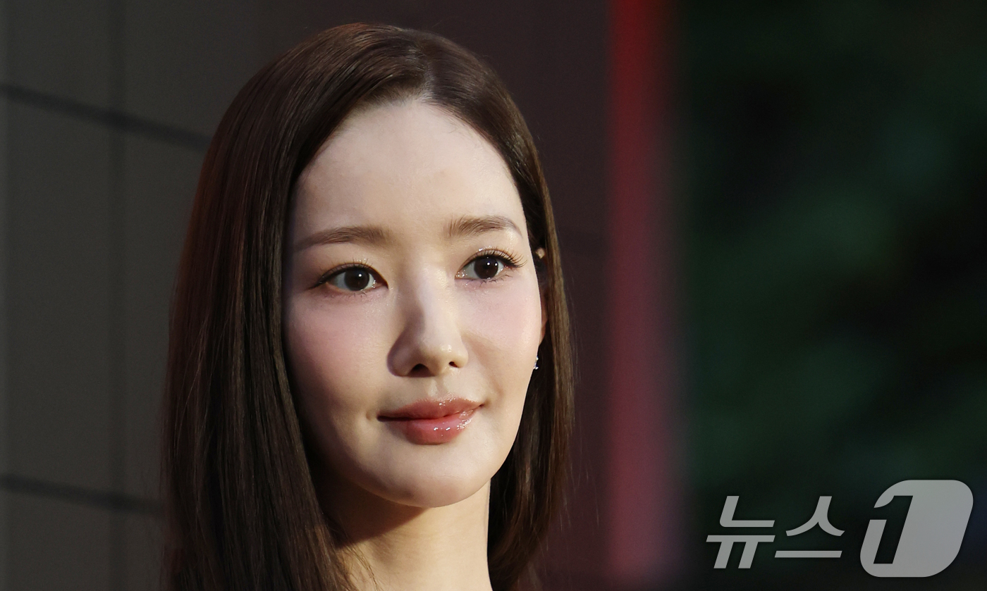 (서울=뉴스1) 권현진 기자 = 배우 박민영이 25일 서울 오후 마포구 문화비축기지에서 열린 ‘태그호이어 갈라 디너 이벤트’에 참석해 포즈를 취하고 있다. 2025.6.25/뉴스1 …