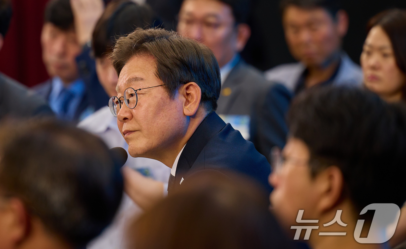 (서울=뉴스1) 허경 기자 = 이재명 대통령이 25일 광주 국립 아시아문화전당에서 광주시민·전남도민 타운홀미팅을 하고 있다. (대통령실 제공. 재판매 및 DB 금지) 2025.6. …