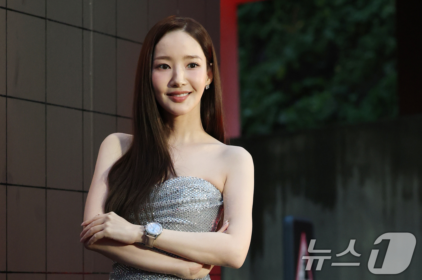 (서울=뉴스1) 권현진 기자 = 배우 박민영이 25일 서울 오후 마포구 문화비축기지에서 열린 ‘태그호이어 갈라 디너 이벤트’에 참석해 포즈를 취하고 있다. 2025.6.25/뉴스1 …