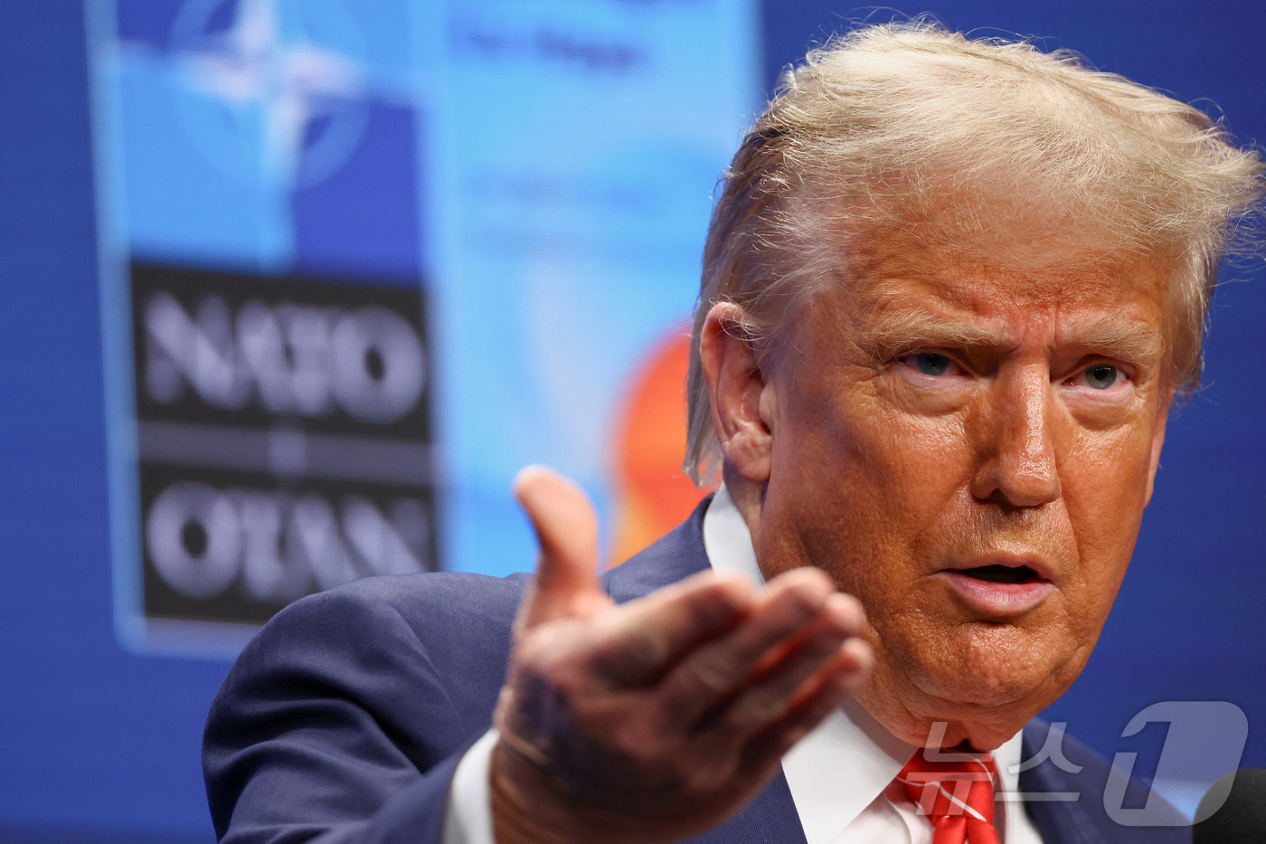 (헤이그 로이터=뉴스1) 류정민 특파원 = 도널드 트럼프 미국 대통령이 25일(현지시간) 네덜란드 헤이그에서 열린 북대서양조약기구(NATO, 나토) 정상회담을 계기로 연 기자회견 …