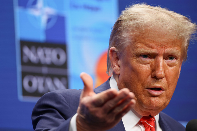 트럼프, 유럽에 '결별' 선언 이어 "2027년까지 나토 책임져라"