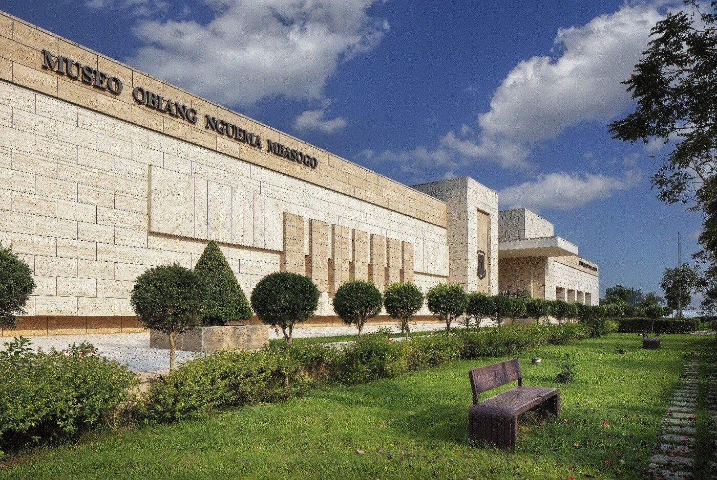 본문 이미지 - 쌍용건설이 최근 리뉴얼한 적도기니 대통령 기념관 (글로벌세아그룹제공)