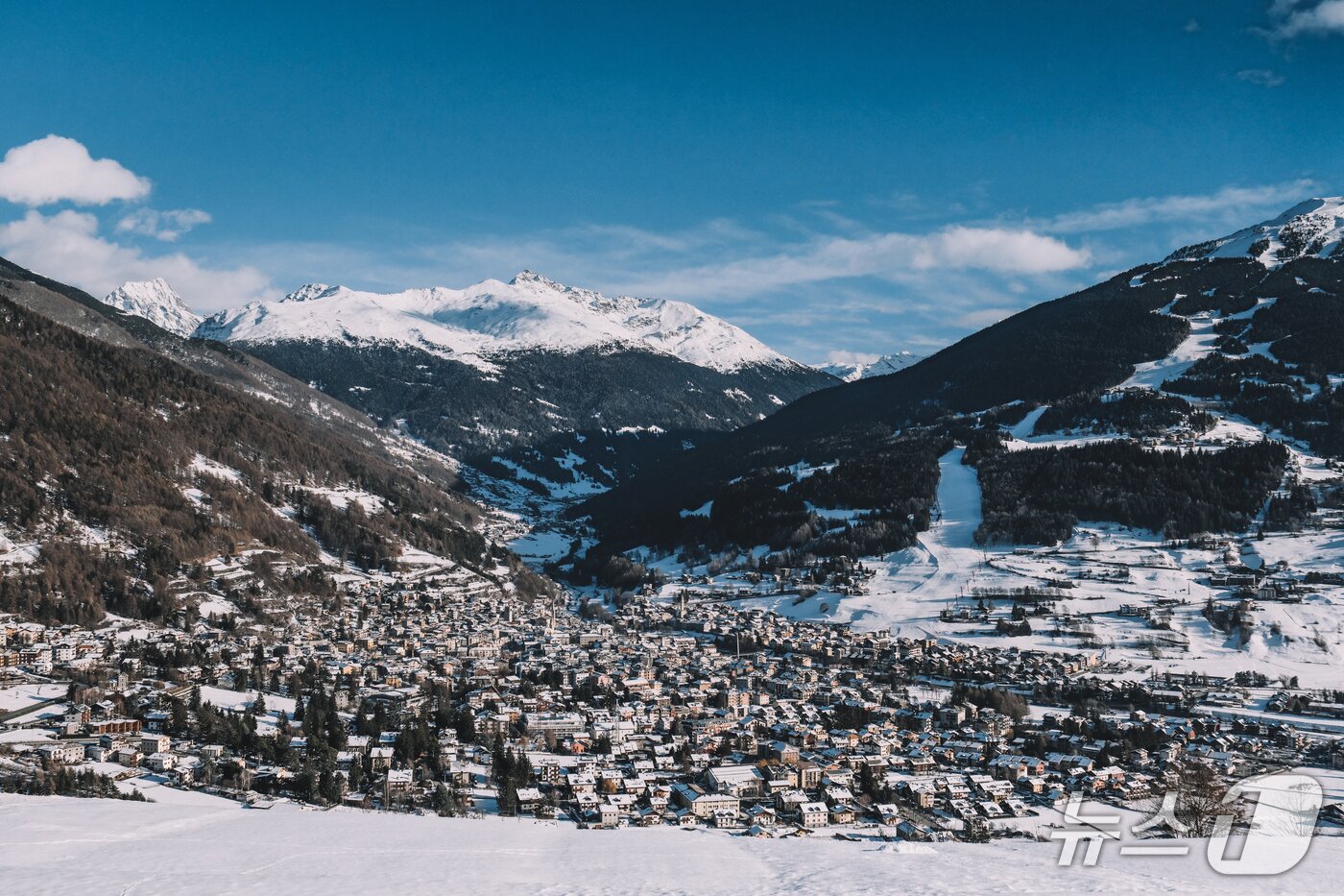 본문 이미지 - 올림픽 경기가 열리는 이탈리아 북부알프스 지역인 보르미오(2026 밀라노-코르티나 동계올림픽 조직위 제공)