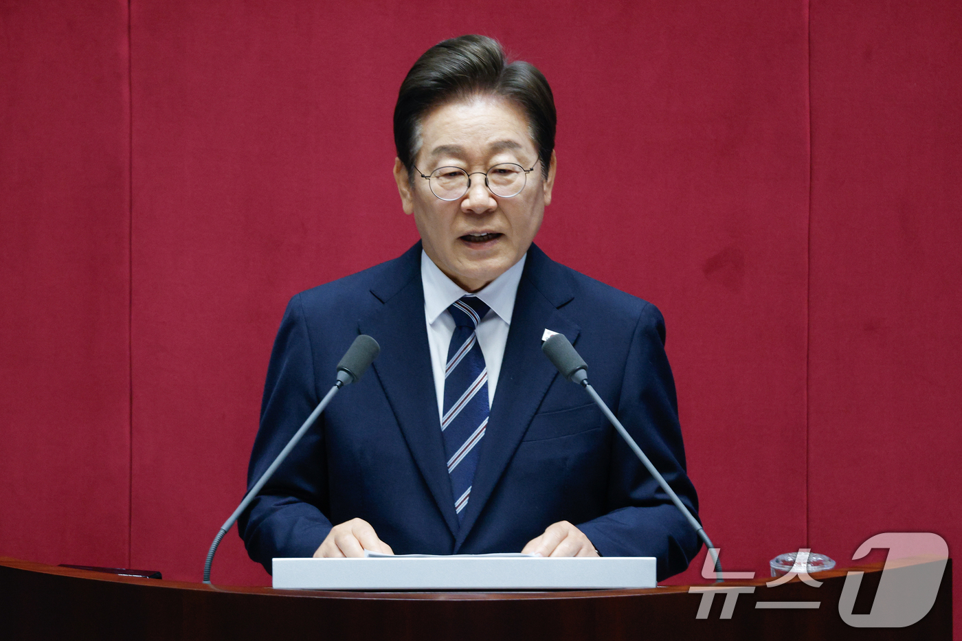 (서울=뉴스1) 안은나 기자 = 이재명 대통령이 26일 오전 서울 여의도 국회에서 열린 제426회국회(임시회) 제2차 본회의에서 2025년도 제2회 추가경정예산안에 대한 정부의 시 …