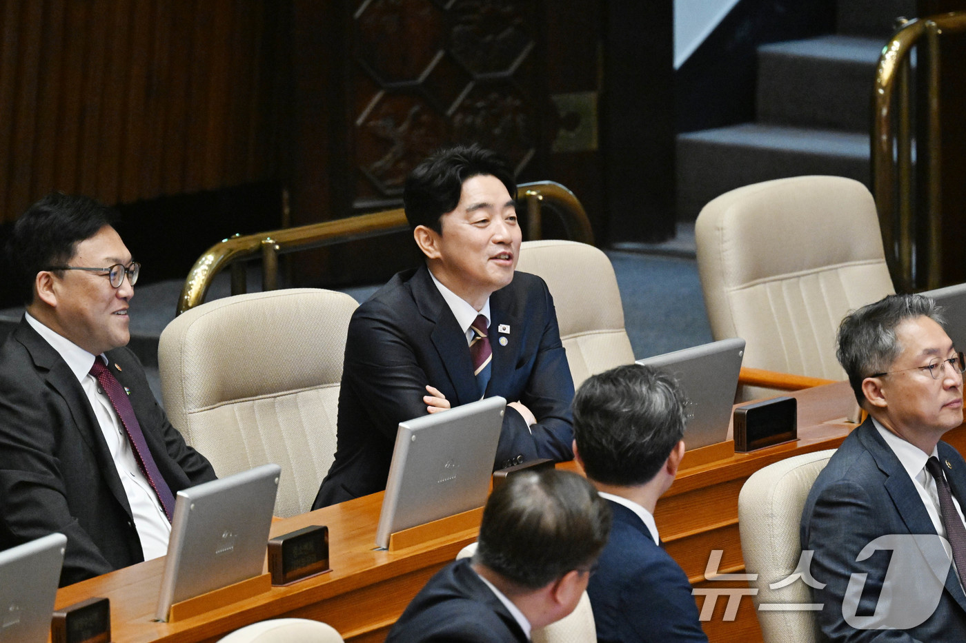 (서울=뉴스1) 국회사진기자단 = 강훈식 대통령실 비서실장이 26일 국회에서 열린 제426회 국회(임시회) 제2차 본회의에 참석해 있다. 2025.6.26/뉴스1