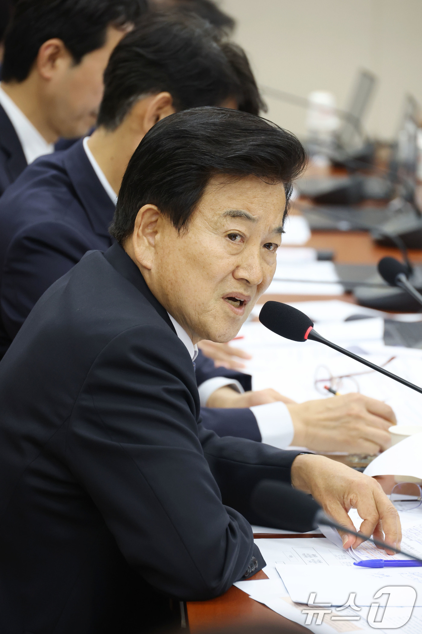 (서울=뉴스1) 이광호 기자 = 통일부 장관 후보자인 정동영 더불어민주당 의원이 26일 오전 서울 여의도 국회에서 열린 과학기술정보방송통신위원회 전체회의에서 발언하고 있다.  20 …