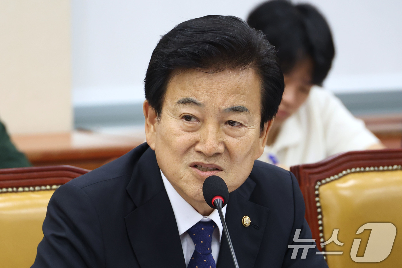 (서울=뉴스1) 이광호 기자 = 통일부 장관 후보자인 정동영 더불어민주당 의원이 26일 오전 서울 여의도 국회에서 열린 과학기술정보방송통신위원회 전체회의에서 발언하고 있다.  20 …