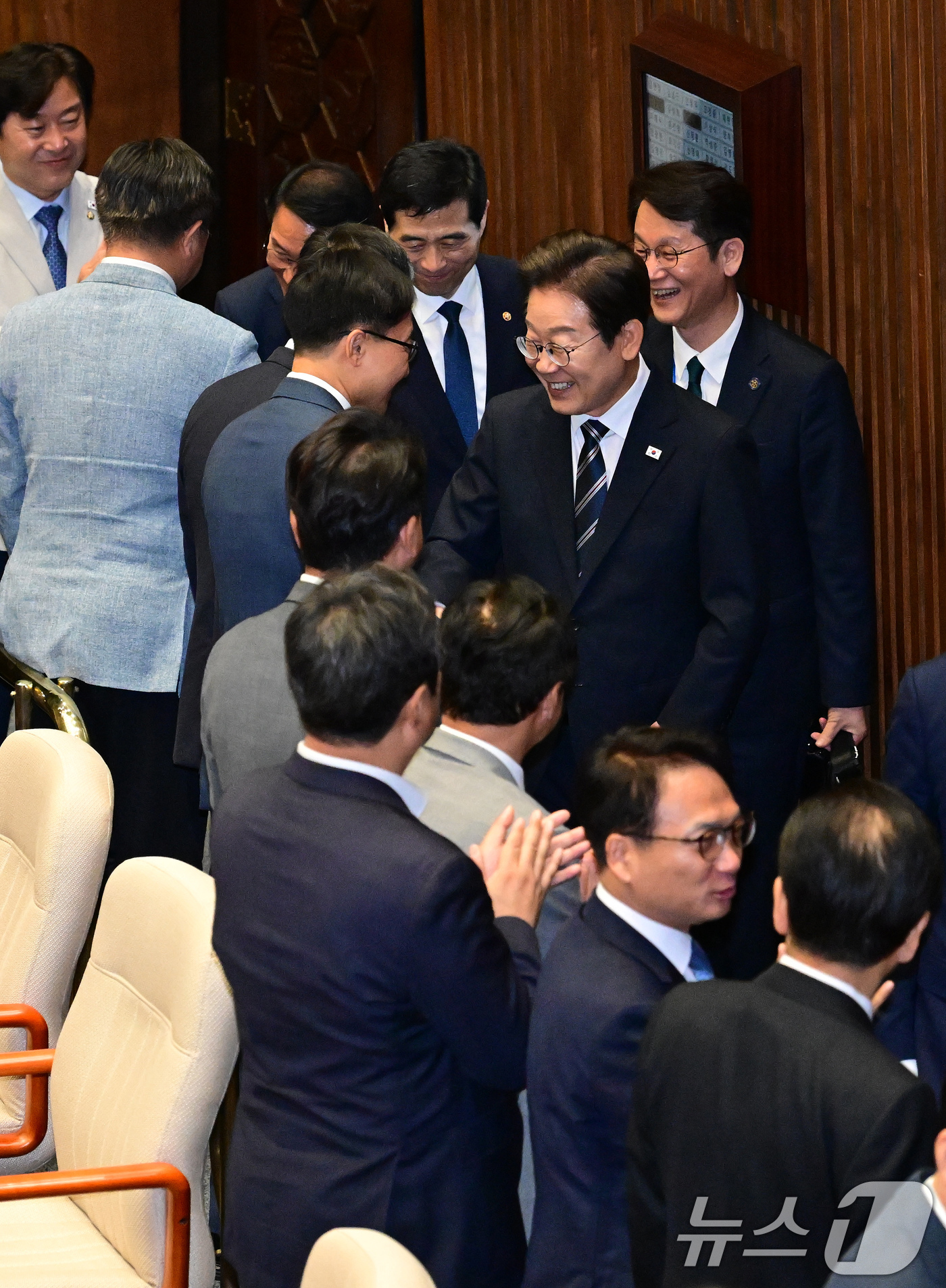 (서울=뉴스1) 국회사진기자단 = 이재명 대통령이 26일 오전 서울 여의도 국회에서 열린 제426회국회(임시회) 제2차 본회의에서 2025년도 제2회 추가경정예산안에 대한 정부의 …