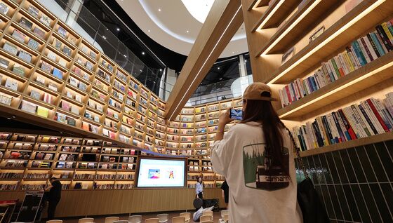 점포 없애고 독서공간 마련한 이마트…서북부 랜드마크 꿈꾼다