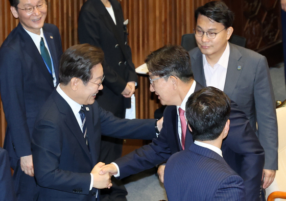 권성동, 두 번 "총리임명 안돼"…李대통령 "알았다" 팔 '툭'(종합)