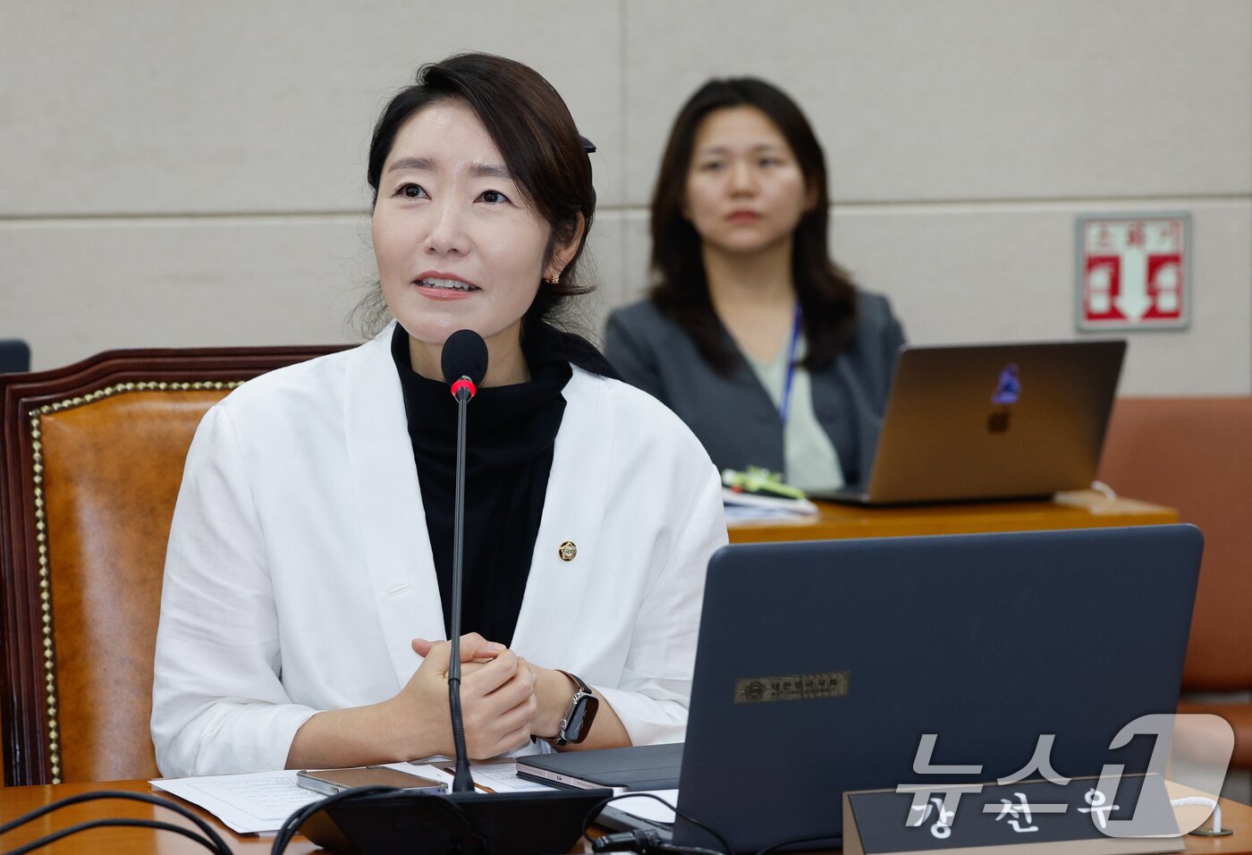 본문 이미지 - 여성가족부 장관 후보자로 지명된 강선우 더불어민주당 간사가 26일 오전 서울 여의도 국회에서 열린 제426회국회&#40;임시회&#41; 보건복지위원회 제1차 전체회의에서 지명 소감을 밝히고 있다. 2025.6.26/뉴스1 ⓒ News1 안은나 기자