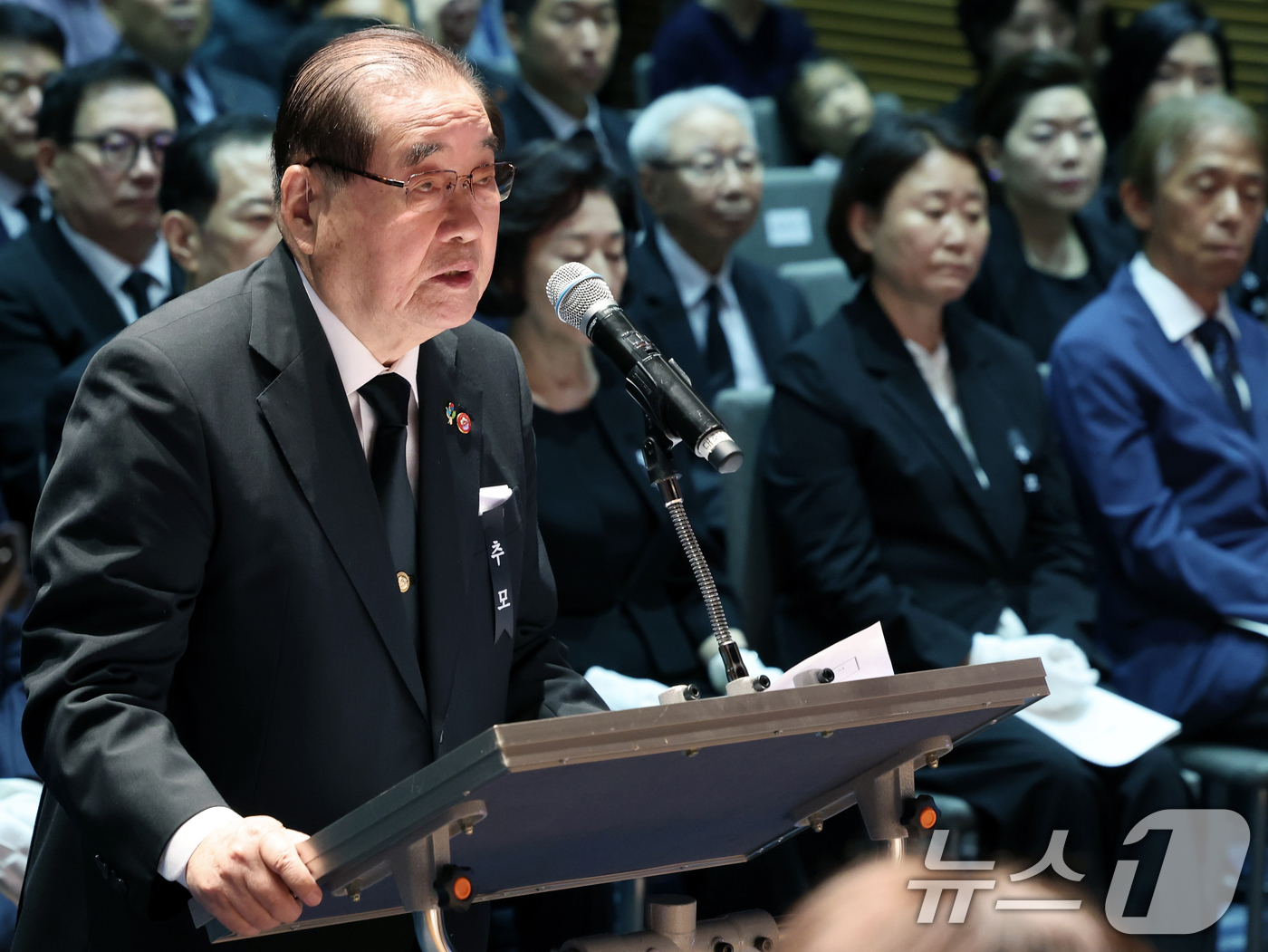 (서울=뉴스1) 황기선 기자 = 이종찬 광복회장이 26일 서울 용산구 백범김구기념관에서 열린 백범 김구 선생 제76주기 추모식에서 추모사를 하고 있다. 2025.6.26/뉴스1