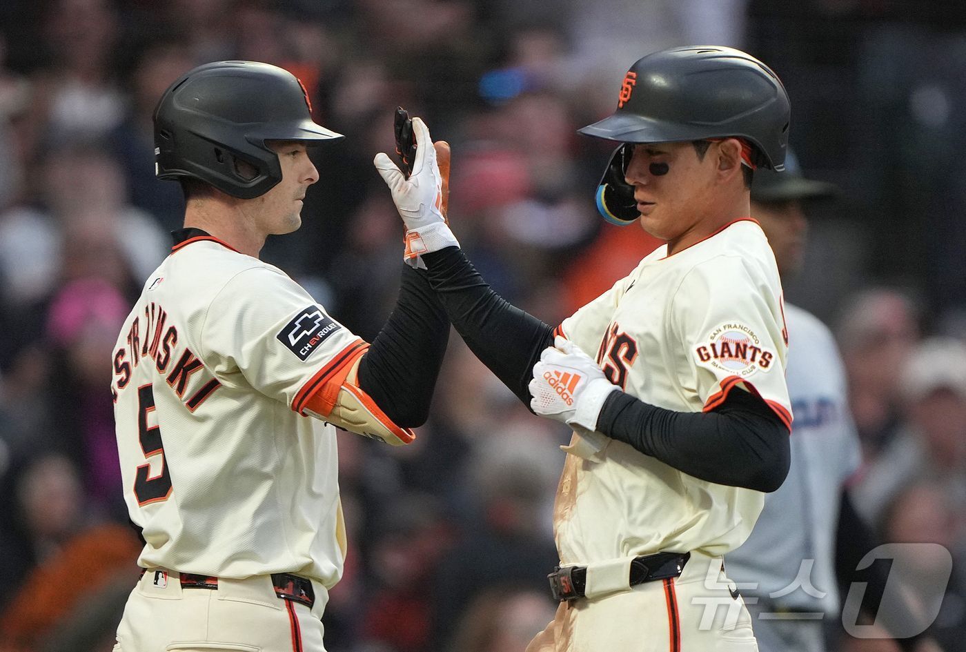 본문 이미지 - 샌프란시스코 자이언츠 이정후가 26일(한국시간) 열린 2025 메이저리그 마이애미 말린스전에서 1타수 무안타 2볼넷 1사구 1득점을 기록했다. ⓒ AFP=뉴스1