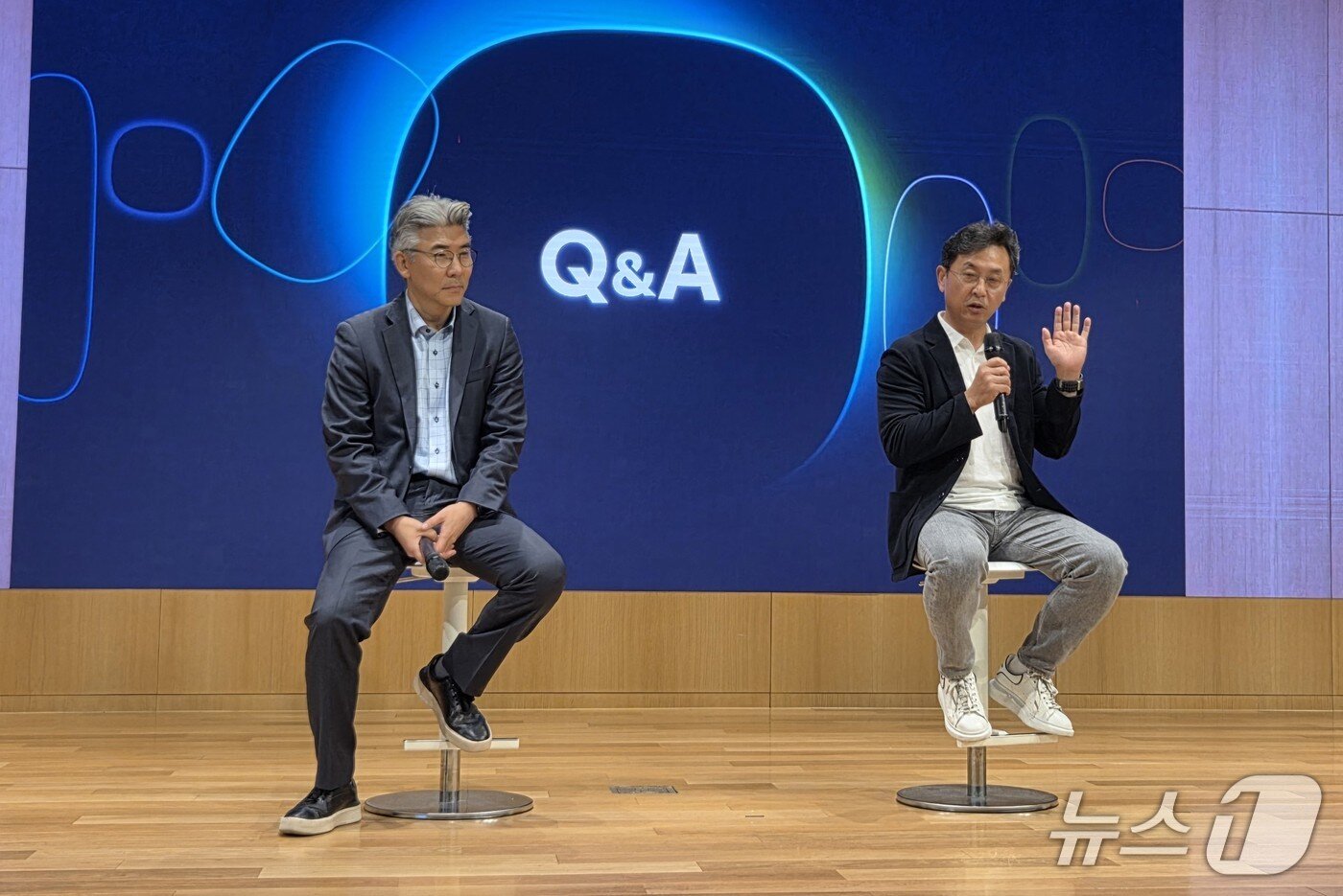 본문 이미지 - 송해구 삼성SDS 설루션사업부장 부사장과 이호준 삼성SDS 클라우드서비스 사업부장 부사장이 생성형 AI 미디어데이에서 답변하고 있다. 2025.6.26 뉴스1 ⓒ News1 김민석 기자