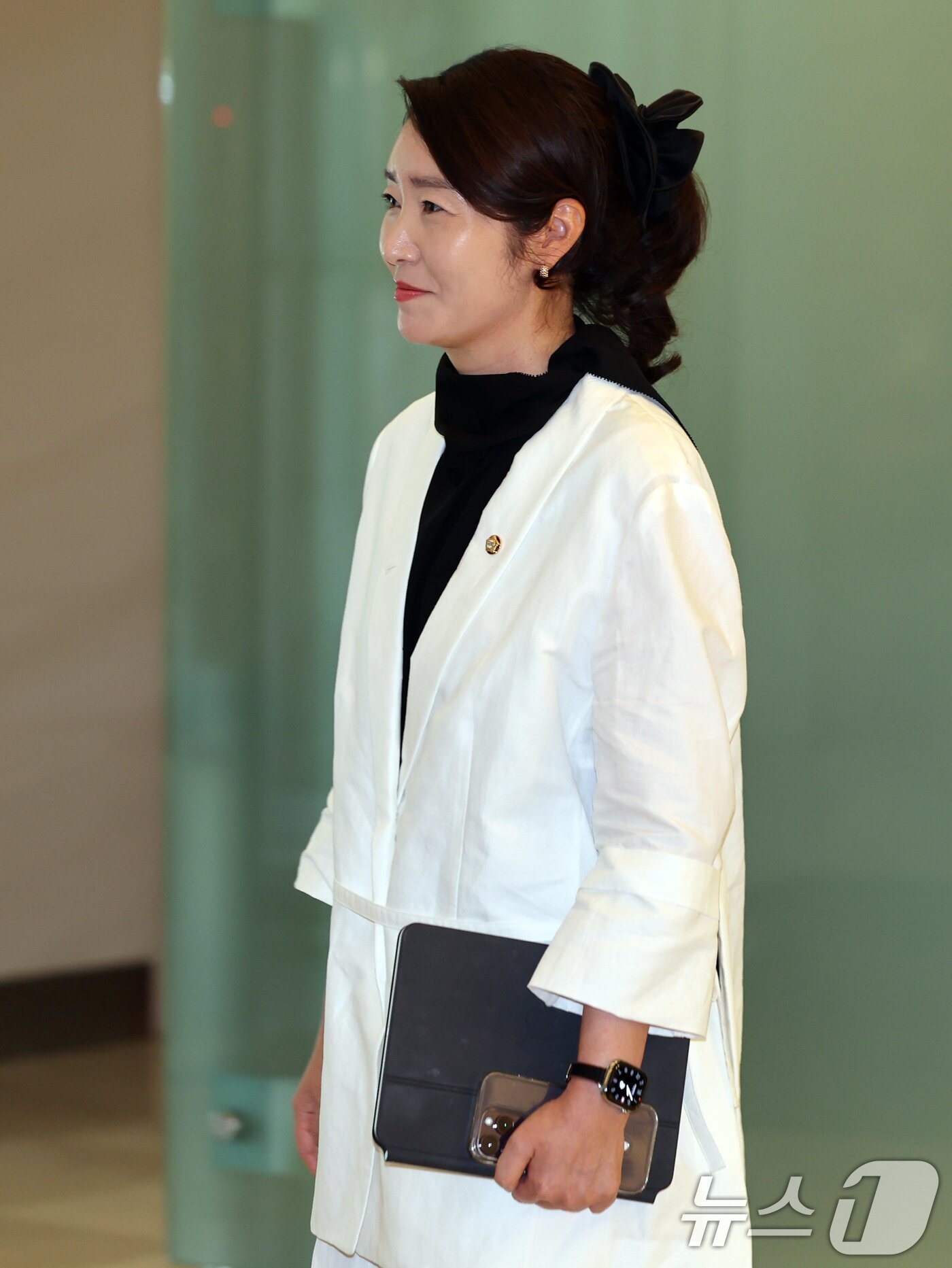 본문 이미지 - 강선우 여성가족부 장관 후보자가 26일 오후 서울 종로구 이마빌딩에 마련된 인사청문회 사무실로 출근하고 있다. 2025.6.26/뉴스1 ⓒ News1 황기선 기자