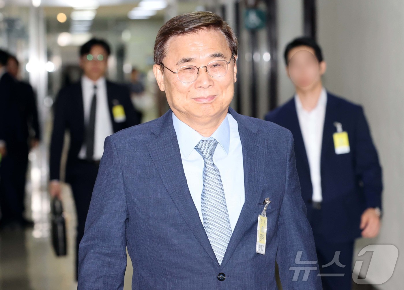 (서울=뉴스1) 국회사진기자단 = 이종석 국정원장이 26일 서울 여의도 국회에서 열린 정보위원회 전체회의에 출석하고 있다. 2025.6.26/뉴스1