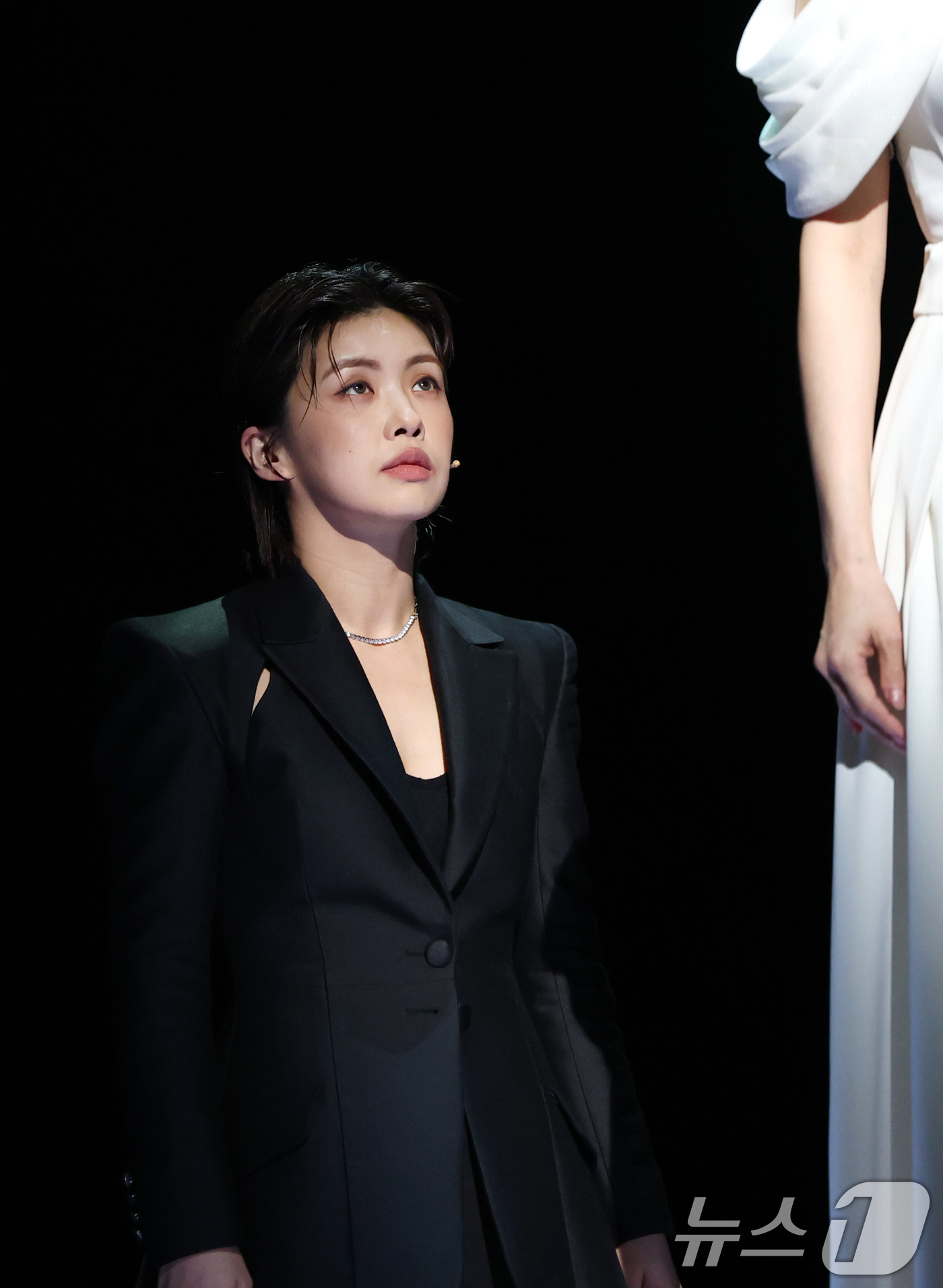 (서울=뉴스1) 권현진 기자 = 안무가 아이키가 26일 오후 서울 종로구 놀 유니플렉스 열린 뮤지컬 ‘프리다’ 프레스콜에서 열연을 펼치고 있다. 2025.6.26/뉴스1