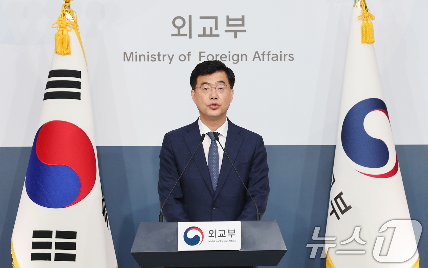 (서울=뉴스1) 임세영 기자 = 이재웅 외교부 대변인이 26일 서울 종로구 외교부 청사에서 정례브리핑을 하고 있다.  2025.6.26/뉴스1