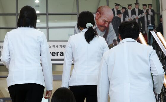 '의사 선배' 정은경 의정갈등 마침표 찍을까…의료계 '기대'