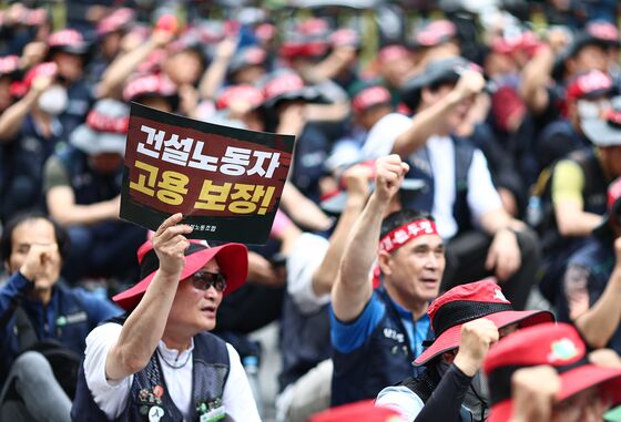 "불법고용 근절·내국인 기능인력 고용 보장하라" 건설노조 도심 행진