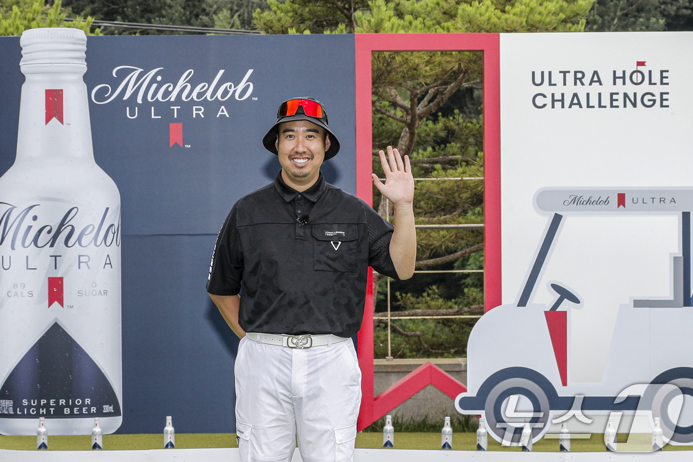 (서울=뉴스1) = 전 프로야구 선수 유희관이 26일 경기 파주 제이퍼블릭 골프클럽에서 열린 미켈롭 울트라의 '울트라 홀 챌린지'에 참석해 포즈를 취하고 있다. (오비맥주 제공. …
