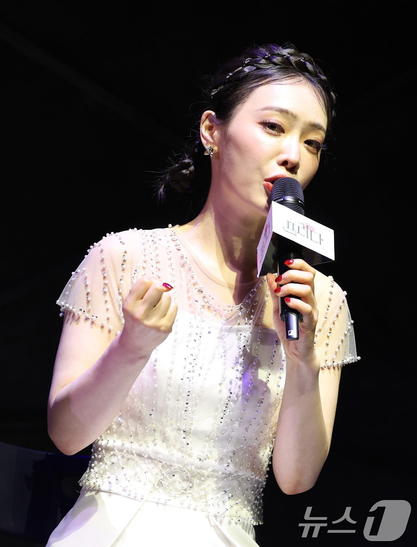 (서울=뉴스1) 권현진 기자 = 배우 김히어라가 26일 오후 서울 종로구 놀 유니플렉스 열린 뮤지컬 ‘프리다’ 프레스콜에서 취재진 질문에 답하고 있다. 2025.6.26/뉴스1