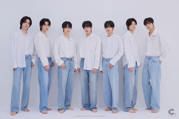 C9엔터, 7인조 보이그룹 완전체 사진 공개…내년 데뷔