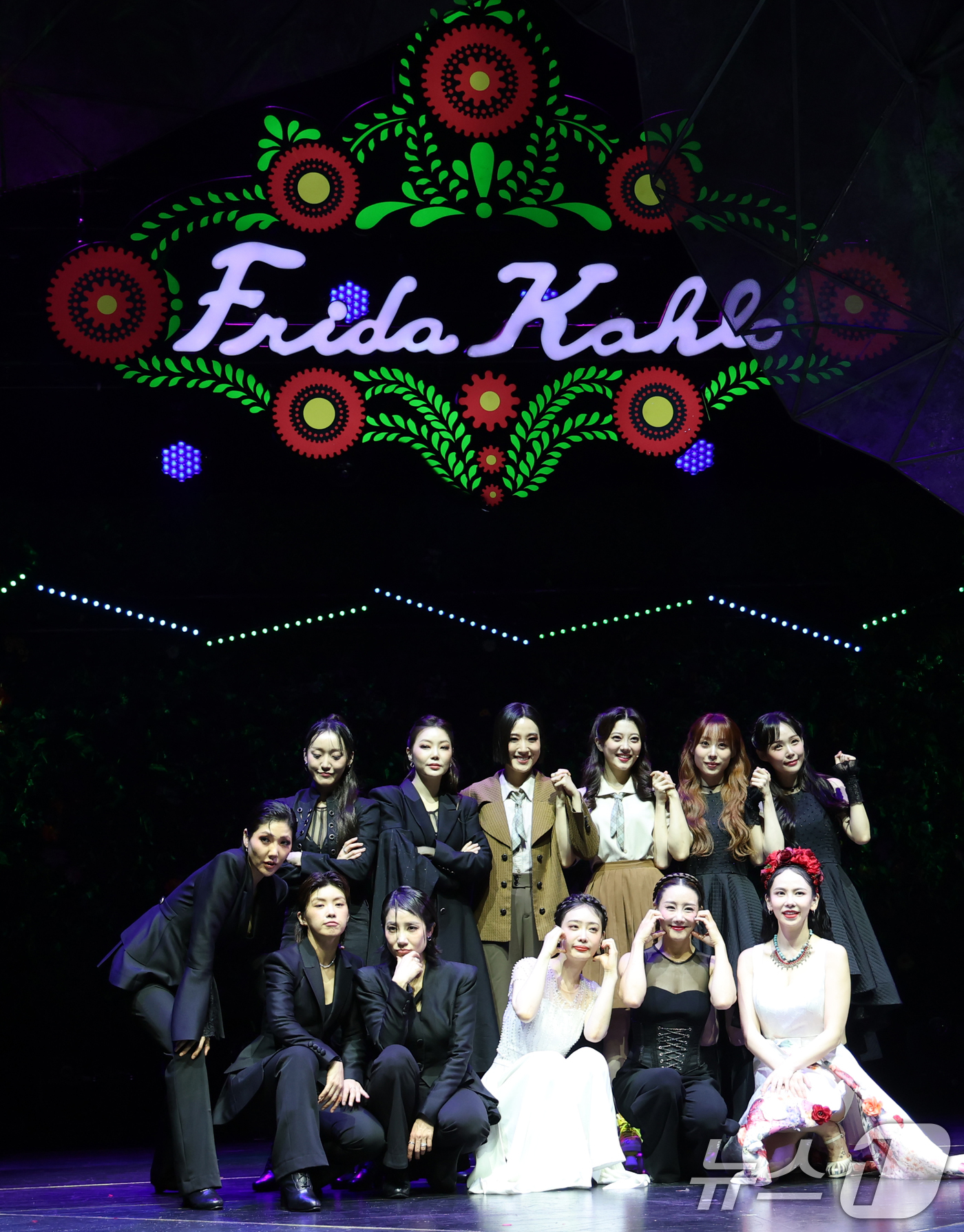 (서울=뉴스1) 권현진 기자 = 26일 오후 서울 종로구 놀 유니플렉스 열린 ‘프리다’ 프레스콜에서 뮤지컬 주역들이 포즈를 취하고 있다. 2025.6.26/뉴스1