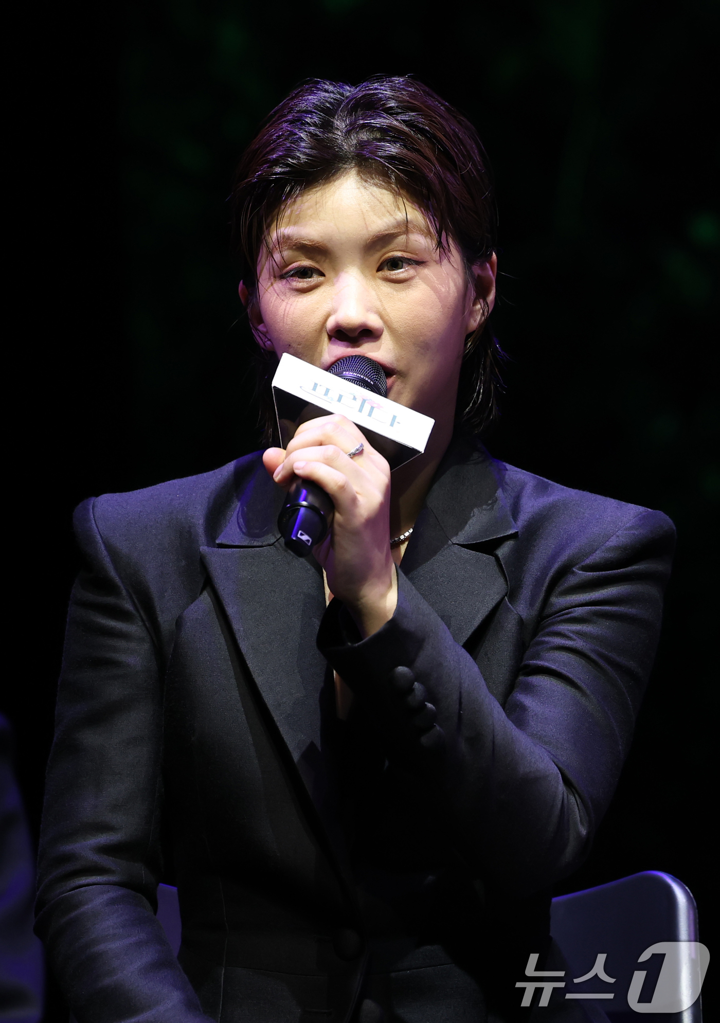 (서울=뉴스1) 권현진 기자 = 안무가 아이키가 26일 오후 서울 종로구 놀 유니플렉스 열린 ‘프리다’ 프레스콜에서 인사말을 하고 있다. 2025.6.26/뉴스1