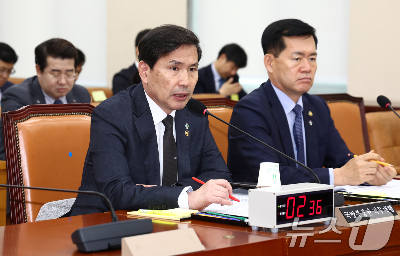 (서울=뉴스1) 김민지 기자 = 김선호 국방부 장관 직무대행이 26일 서울 여의도 국회에서 열린 2025년도 제2회 추가경정예산안(정부) 관련 국방위원회 전체회의에서 발언하고 있다 …