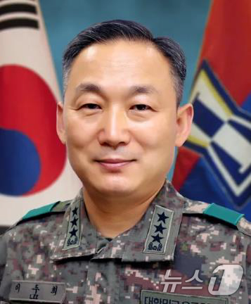 (서울=뉴스1) 허경 기자 = 이재명 대통령이 26일 국방부 차관에 이두희 전 육군 미사일전략사령관을 임명했다. (대통령실 제공. 재판매 및 DB 금지) 2025.6.26/뉴스1